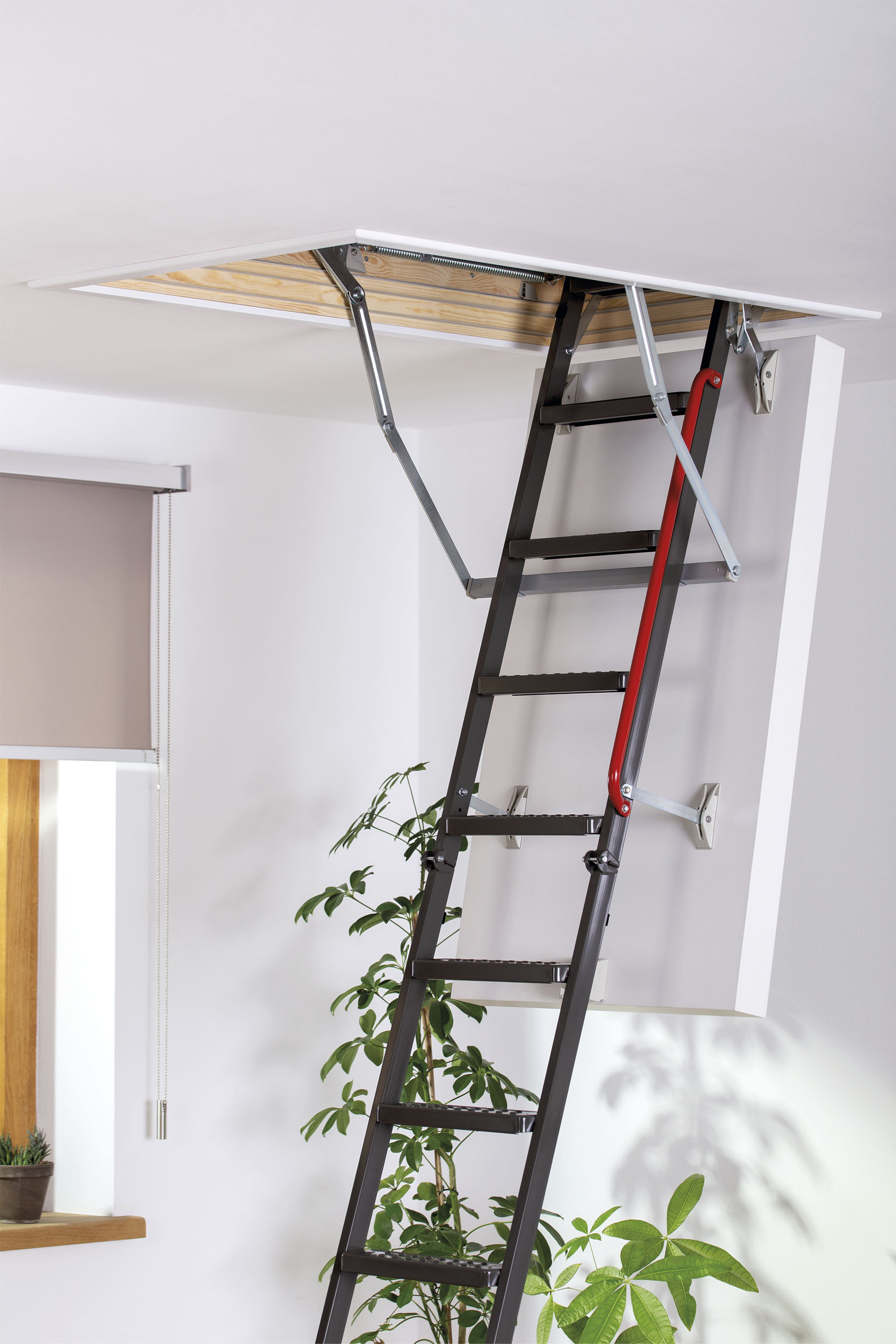 Чердачная лестница FAKRO LME 60×130×305 см — фото, характеристики