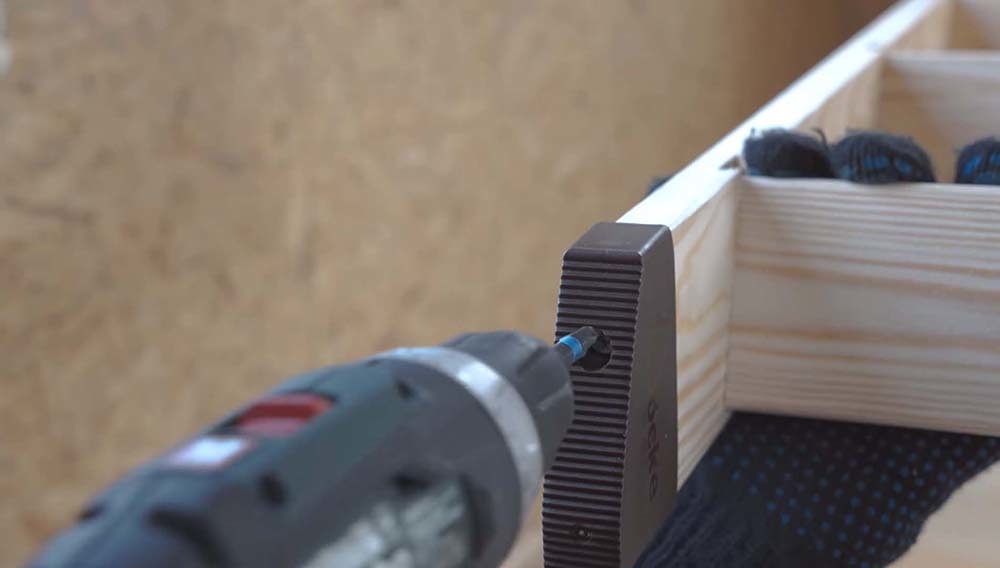 Надеваем наконечники и закрепляем