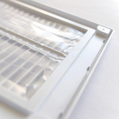 Фото Решетка вентиляционная вытяжная Виенто 250x250 с рамкой и защитой от обратной тяги в интернет-магазине kupiluki.by