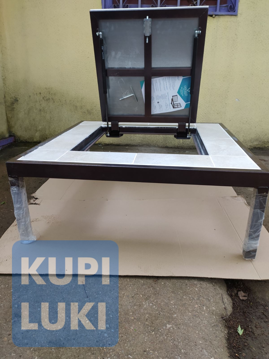 Стенд с напольным люком Event ЛНСЭ