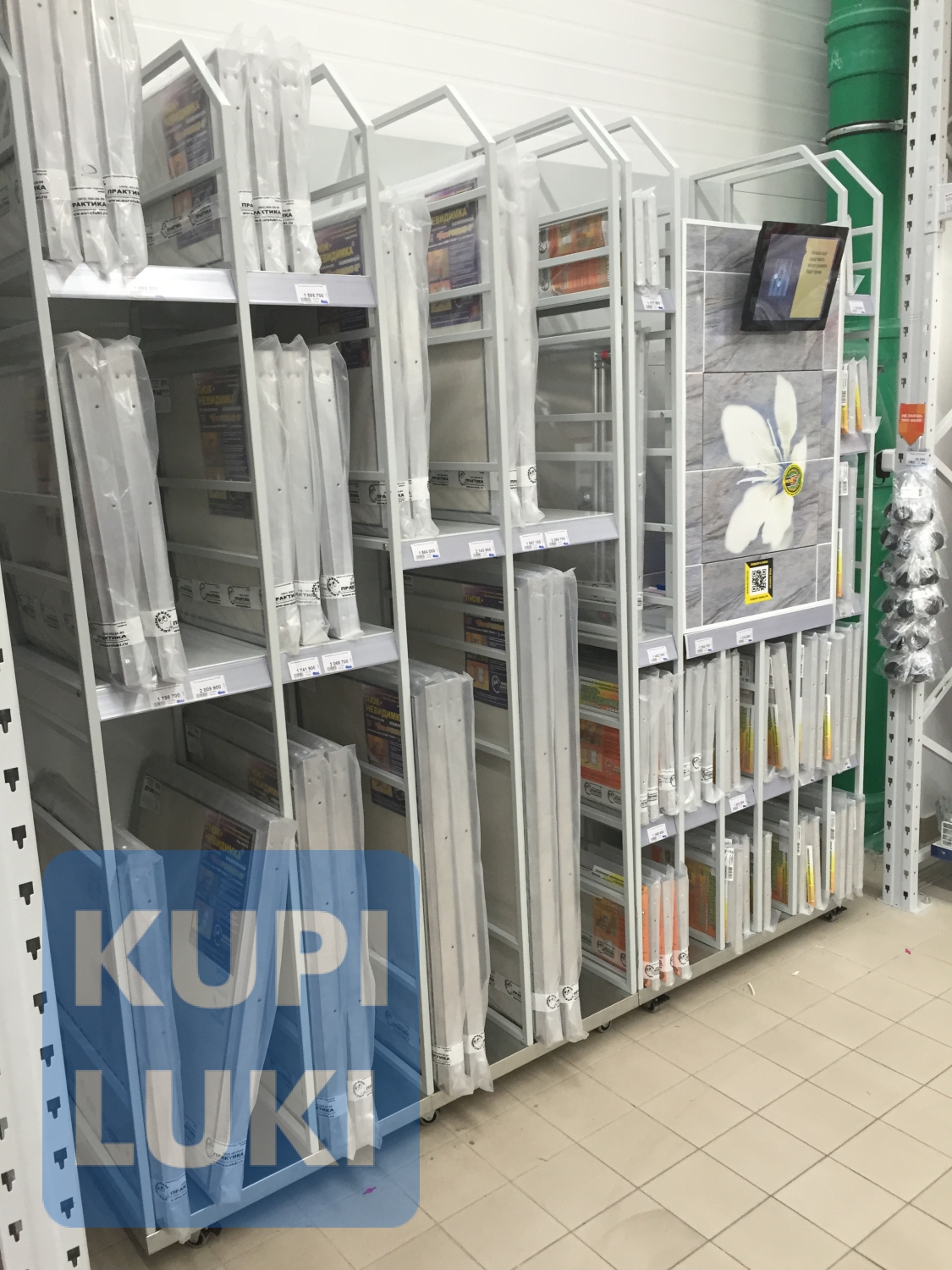 Экспозиторы с люками Практика