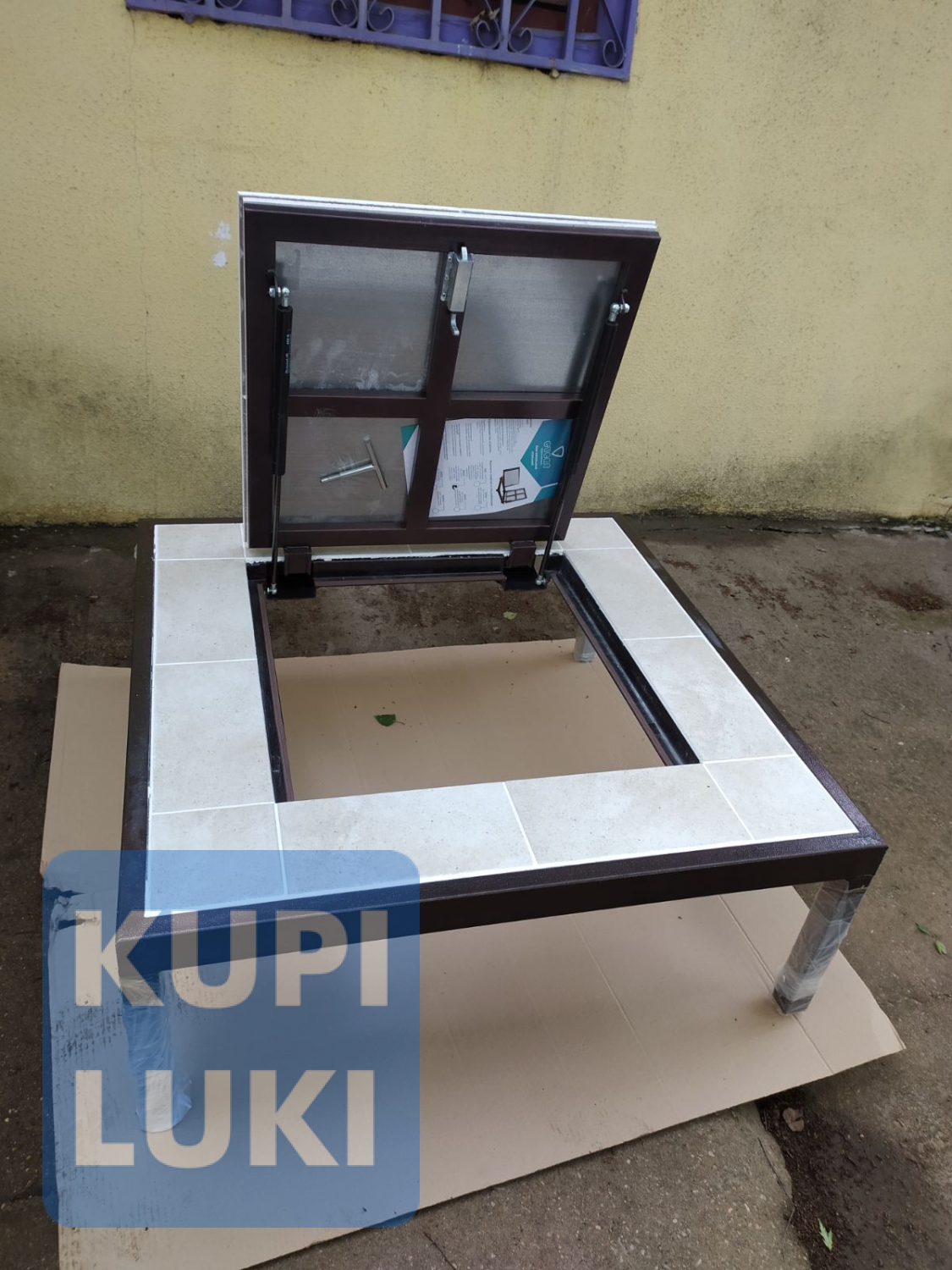 Стенд с напольным люком Event ЛНСЭ