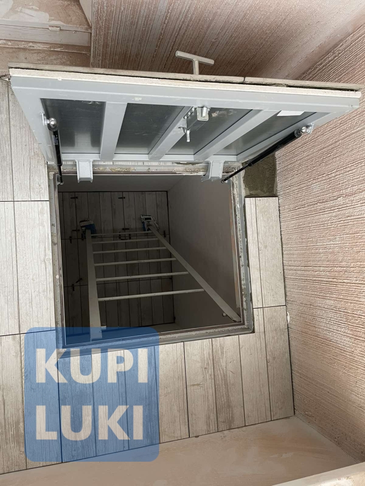 Люк для подвала Event ЛНСЭ 70x70 в интерьере