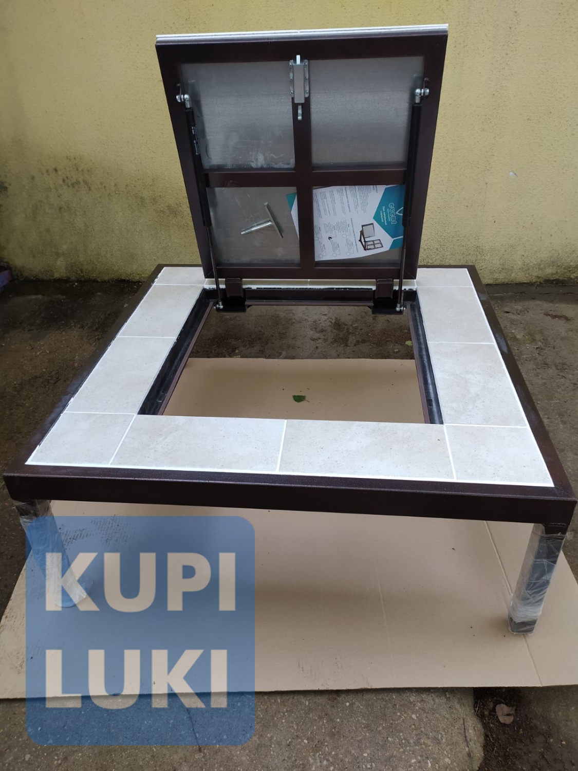 Стенд с напольным люком Event ЛНСЭ